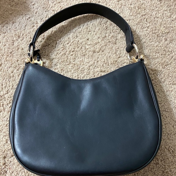 Coach - Picture 2 of 7